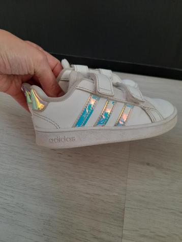 Schoenen Adidas maat 24 beschikbaar voor biedingen