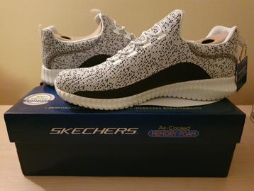 Nieuwe luchtgekoelde Memory Foam 44 herensneaker van Skeche beschikbaar voor biedingen
