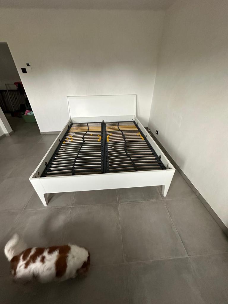 Modern 2-persoonsbed met lattenbodem – wit, Antiek en Kunst, Antiek | Meubels | Bedden, Ophalen