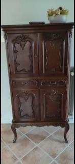 Bruin houten meubelset, Enlèvement