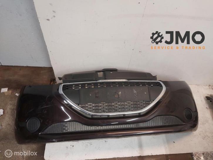 Voorbumper rouge noir metalic KJX  Peugeot 208  2012-, Auto-onderdelen, Carrosserie, Bumper, Peugeot, Voor, Gebruikt, Ophalen of Verzenden