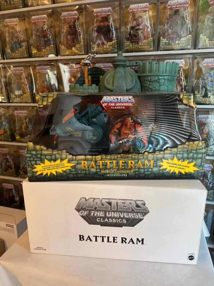 Masters of the Universe Classics - Battle Ram + Man-At-Arms, Collections, Jouets miniatures, Comme neuf, Enlèvement ou Envoi