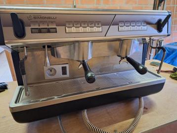 professionele koffiemachine Nuova Simonelli 2 groep espresso beschikbaar voor biedingen