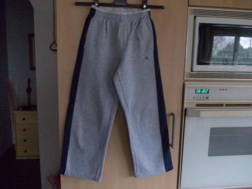 Joggingbroek Domyos. 2x. maat 140. Jongen., Sports & Fitness, Course, Jogging & Athlétisme, Comme neuf, Autres types, Autres marques