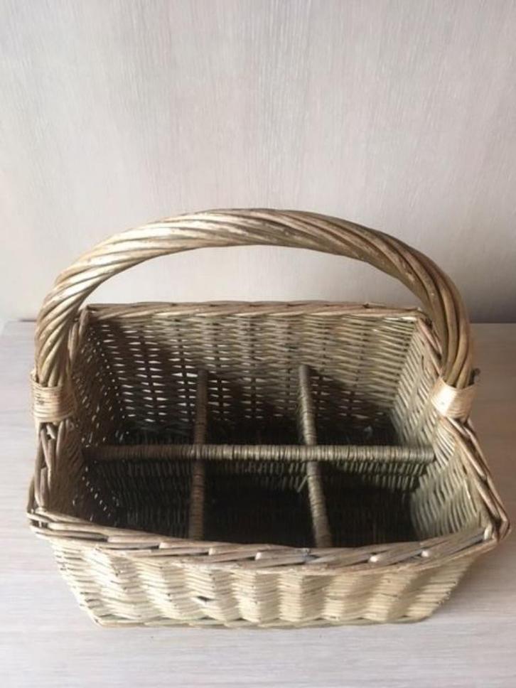 Flessenhouder / flessenmand van wilgenteen (vintage), Huis en Inrichting, Woonaccessoires | Schalen en Manden, Gebruikt, Mand