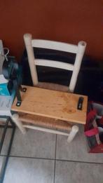 Wit kinderstoeltje  met rieten zitting, Kinderen en Baby's, Ophalen