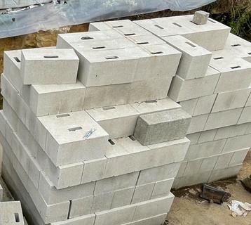 Betonblokken glad - hol 39x19x19cm. 1,60 euro/st - 300 stuks