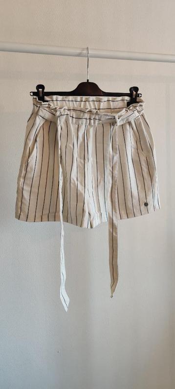 Verschillende zomershortjes maat 38/40/L beschikbaar voor biedingen