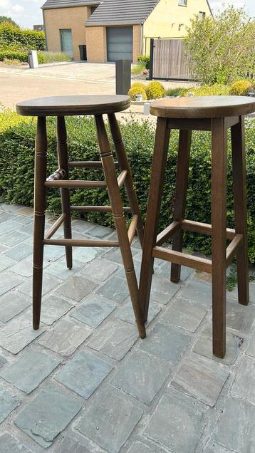 2 houten barkrukken +-75cm hoog  beschikbaar voor biedingen