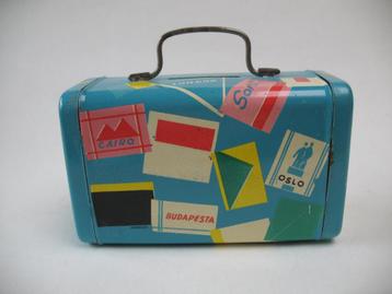Vintage blikken spaarpot, jaren 60 reiskoffertje beschikbaar voor biedingen