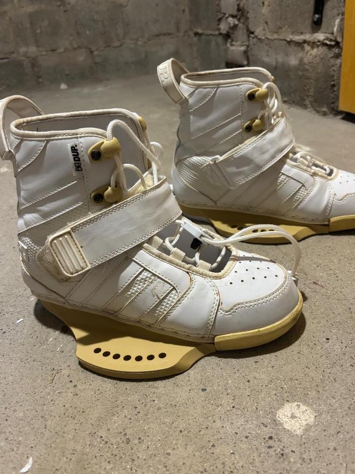 Dup wakeboard binding maat US 5/6 EU 36/37, Watersport en Boten, Wakeboarden, Gebruikt, Schoenen, Ophalen of Verzenden