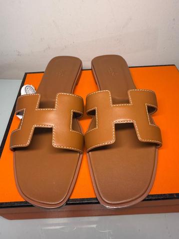 Sandales Hermès taille 39, Neuf, Enlèvement ou Envoi, Brun, Hermes