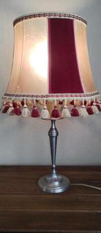 Tafellamp met tinnen voet, kap in fluweel en varkensblaas., Ophalen, Zo goed als nieuw, Vintage, 50 tot 75 cm