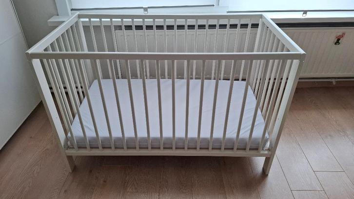 Wit babybedje GULLIVER (inlcusief multicare matras), Kinderen en Baby's, Babywiegjes en Ledikanten, Zo goed als nieuw, Ophalen