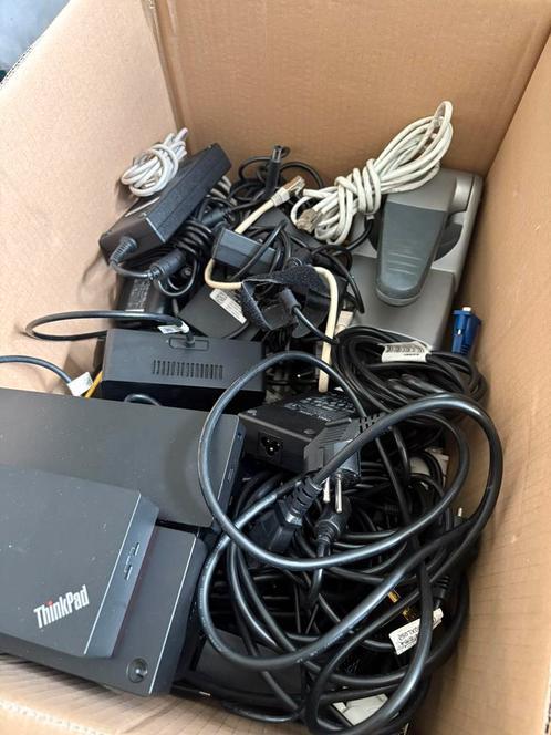 Lot de câbles et accessoires informatiques, Computers en Software, Pc- en Netwerkkabels, Gebruikt, Ophalen