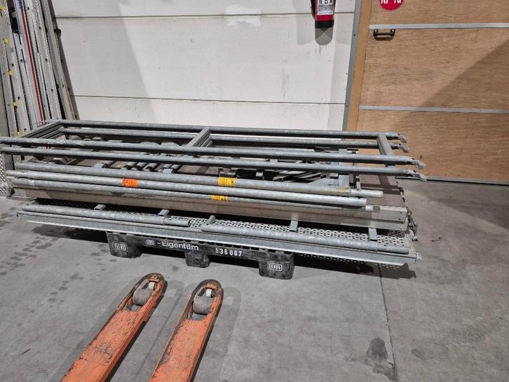 steiger, Doe-het-zelf en Bouw, Steigers, Zo goed als nieuw, Gevelsteiger, 2 tot 5 meter, Ophalen