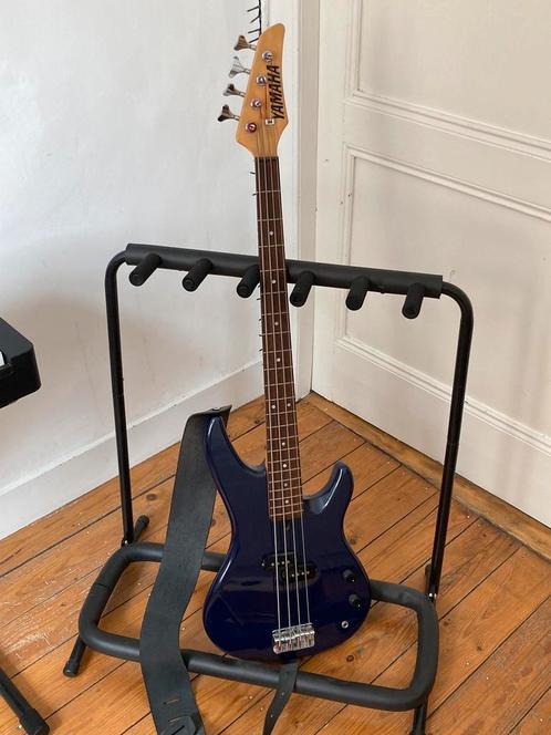 Yamaha blauwe basgitaar + versterker + kabel + gitaarzak, Muziek en Instrumenten, Snaarinstrumenten | Gitaren | Bas, Gebruikt