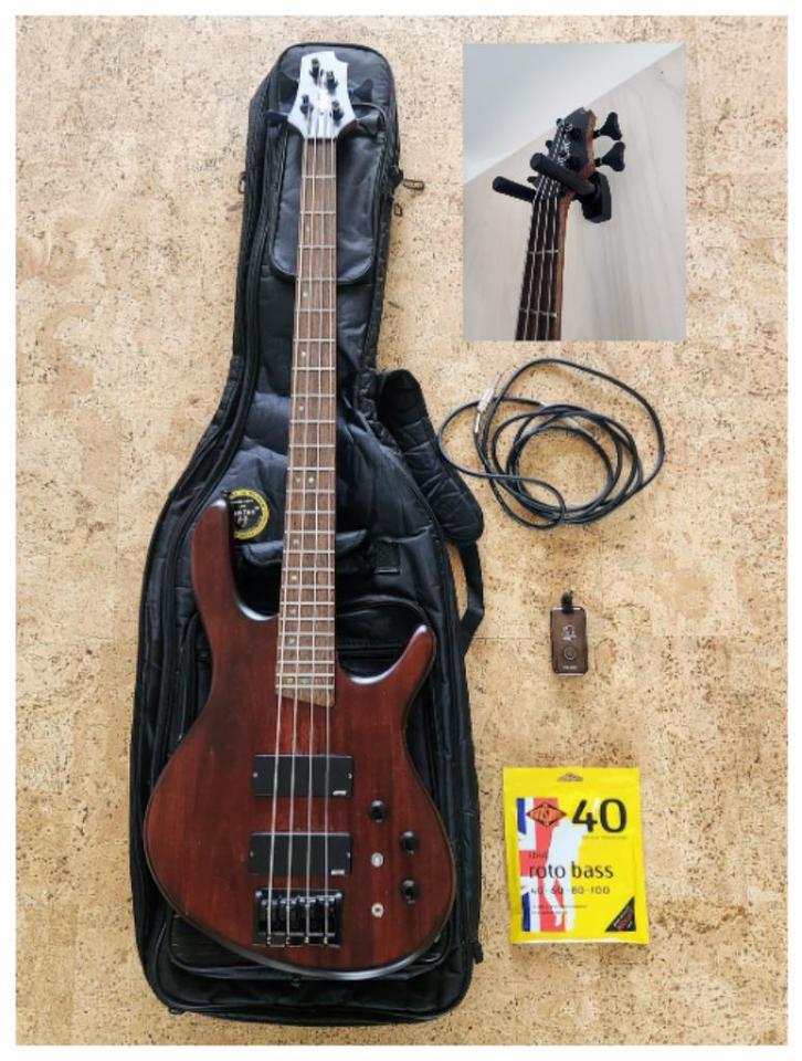 Complete Basgitaar Set: Cort (Actief) + NUX Mighty Plug, Muziek en Instrumenten, Snaarinstrumenten | Gitaren | Bas, Gebruikt, Elektrisch