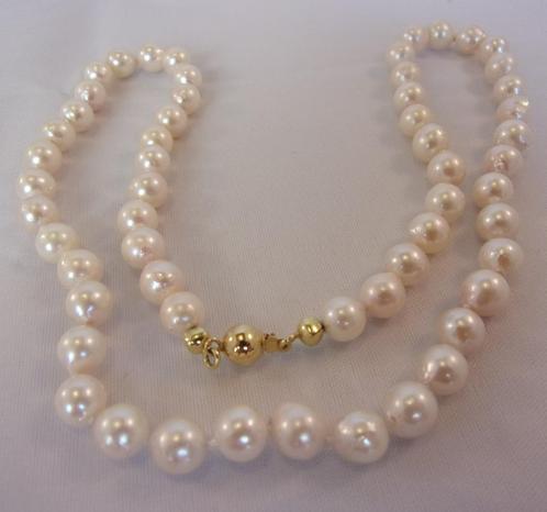 Kostbaar geknoopt parelcollier met 14K gouden slot NIEUW, Handtassen en Accessoires, Kettingen, Nieuw, Goud, Wit, Met edelsteen