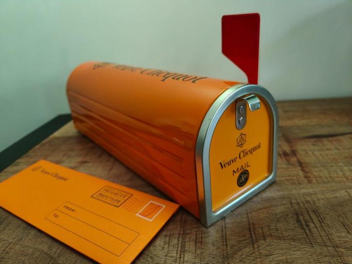 Veuve Clicquot Vintage Mailbox, Collectors item!, Verzamelen, Wijnen, Nieuw, Champagne, Frankrijk, Vol, Ophalen of Verzenden
