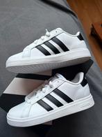 Chaussures Adidas enfants neuve taille 32 grand cour 2.0k, Enlèvement ou Envoi, Comme neuf