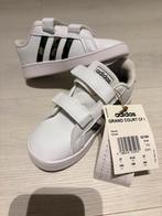 Adidas 27, Kinderen en Baby's, Ophalen, Adidas, Schoenen, Nieuw