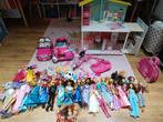 Lot barbies - maison - autos et accessoires, Enlèvement, Comme neuf