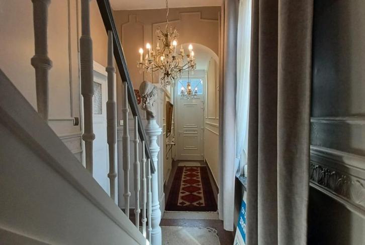 Maison de Maître, 3 façades parfaitement entretenue, Immo, Maisons à vendre, Province de Hainaut, Jusqu'à 200 m², Maison de coin