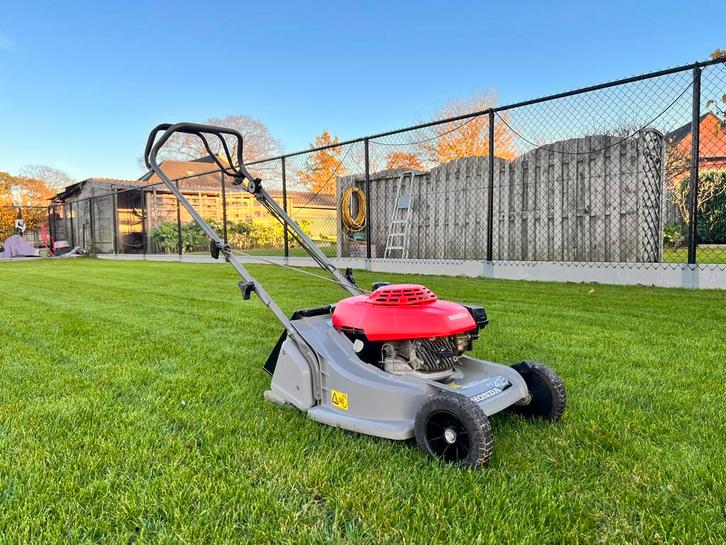 Honda grasmaaier op rol, Tuin en Terras, Grasmaaiers, Zo goed als nieuw, Handgrasmaaier, 40 t/m 49 cm, Cirkelmaaier, Opvangzak