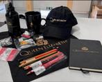 Queen elizabeth II 2 - Pakket, tas pet mok bidon pins boek, Verzamelen, Ophalen of Verzenden, Nieuw, Overige typen