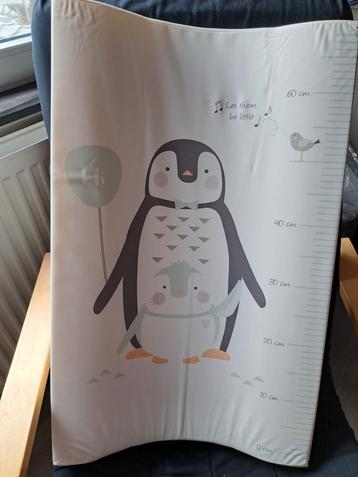 Verzorgings kussen pinguïn  beschikbaar voor biedingen