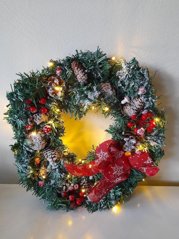 Kerst - klassieke krans met lichtjes, Diversen, Kerst, Zo goed als nieuw, Ophalen of Verzenden