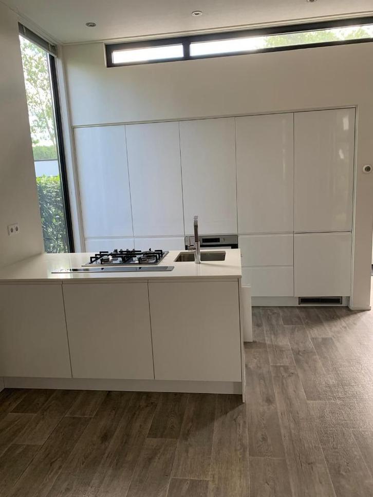 Prachtige hoogglans keuken + GEDEMONTEERD DIRECT BECHIKBAAR, Huis en Inrichting, Keuken | Complete keukens, Zo goed als nieuw