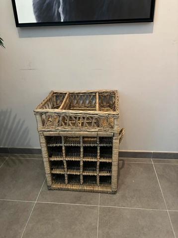 Zeer mooi wijnrek voor spotprijsje beschikbaar voor biedingen