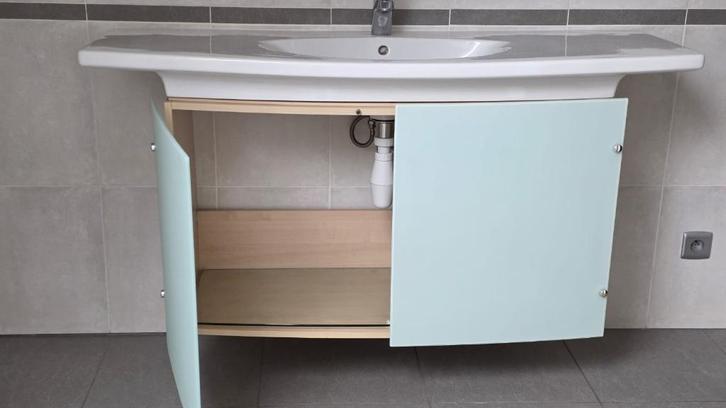 Badkamermeubel ingebouwde wastafel met kraan + aparte kast, Huis en Inrichting, Badkamer | Badkamermeubels, Zo goed als nieuw