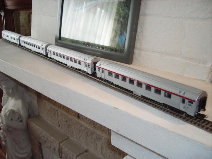 DEUX VOITURES LIMA 4 PARIS - BXL - AMSTERDAM, Hobby & Loisirs créatifs, Trains miniatures | HO, Utilisé, Wagon, Lima, Analogique