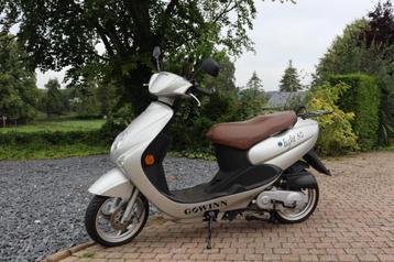 Scooter 50cc comme neuf (780 KM)