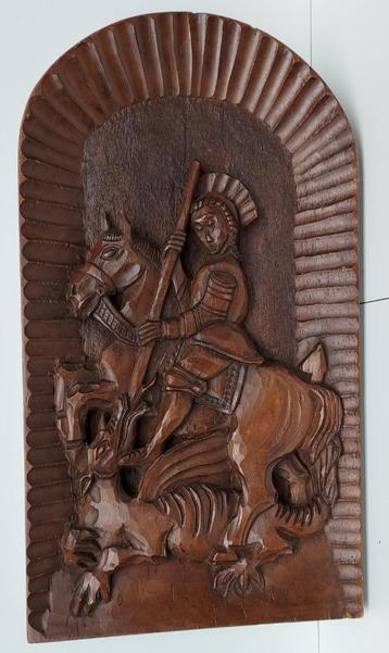 panneau de sculpture sur bois Saint Michael ou Saint George  disponible aux enchères