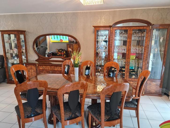 Komplete origineel Italiaanse eetkamer meubel, Huis en Inrichting, Complete eetkamers, Zo goed als nieuw, 6 tot 8 stoelen, Ophalen