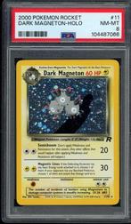 Dark Magneton Holo PSA 8 - 11/82 - Team Rocket 2000, Hobby en Vrije tijd, Verzamelkaartspellen | Pokémon, Verzenden, Zo goed als nieuw