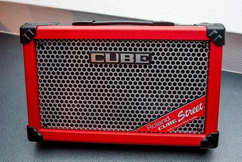 Ampli Roland Cube Street Red, Muziek en Instrumenten, Versterkers | Bas en Gitaar, Zo goed als nieuw, Gitaar, Minder dan 50 watt