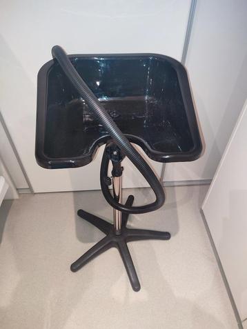 verplaatsbare wastafel (om o.a. haar te wassen)  beschikbaar voor biedingen
