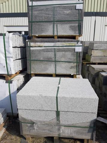 Granieten boordsteen gezandstraald 8x20x100 beschikbaar voor biedingen