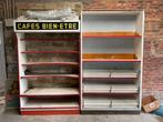 Oude vintage winkelkasten, Ophalen