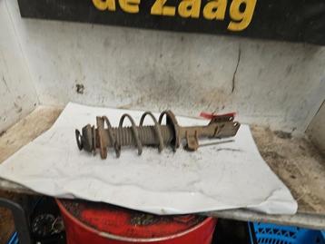 Schokdemperpoot rechts-voor van een Nissan Pixo beschikbaar voor biedingen