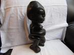 Prachtig Afrikaans beeld, bejaarde man zittend +/- 1950, Antiek en Kunst, Ophalen of Verzenden