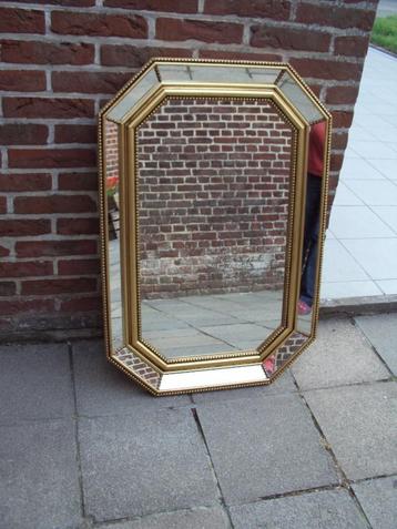 Spiegel beschikbaar voor biedingen