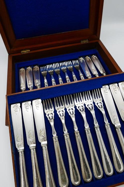 Vintage boxset met gegraveerde vismessen en -vorken., Maison & Meubles, Cuisine | Couverts, Utilisé, Ensemble de couverts, Inox ou Chrome