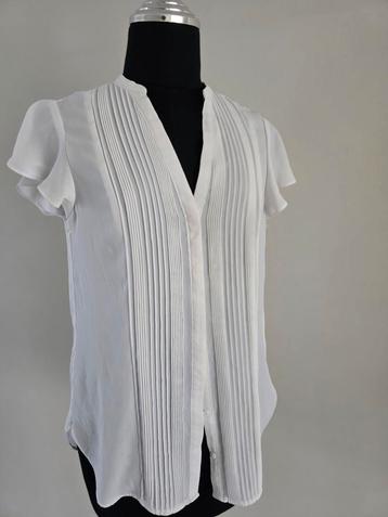 Witte blouse beschikbaar voor biedingen