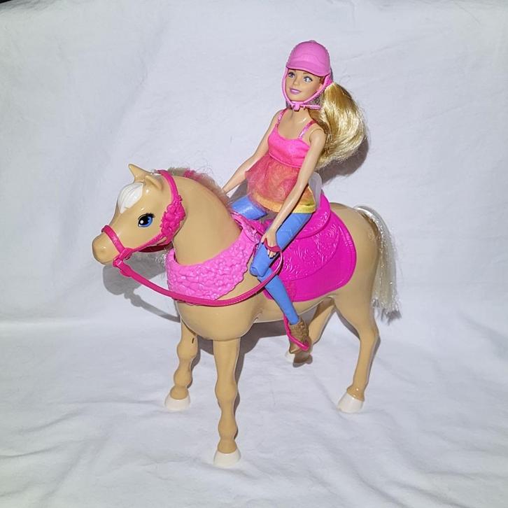 barbiepop met dansend paard (nieuw 70 euro), Kinderen en Baby's, Speelgoed | Poppen, Zo goed als nieuw, Barbie, Ophalen of Verzenden